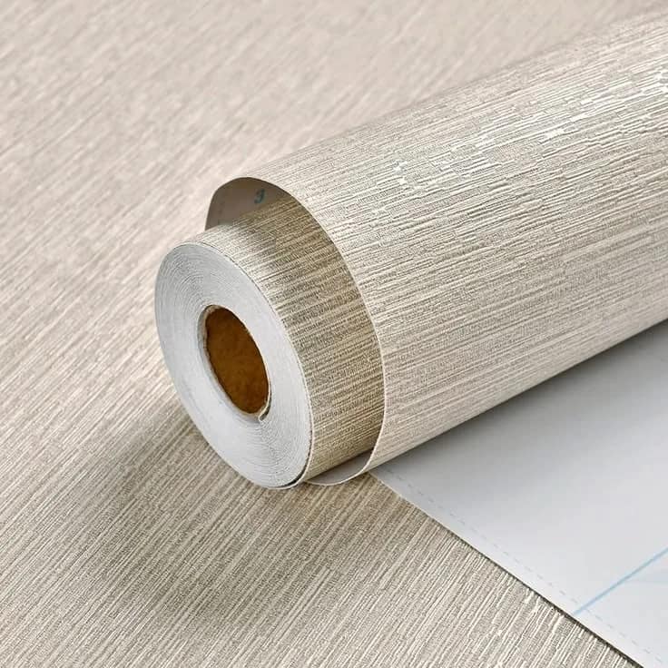 بيج ذهبي فاتح أو شامبين (Light Champagne / Golden Beige).